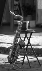 Saxophone waits for its perfomer, Savannah music, black and white, instrument, musical instrument, street art, sttreet perfomer